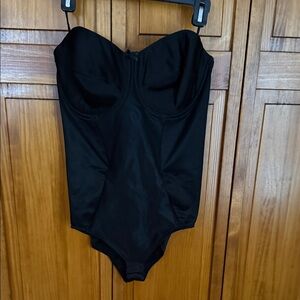 Miraclesuit ladies Classic black shape wear NWOT size 42C